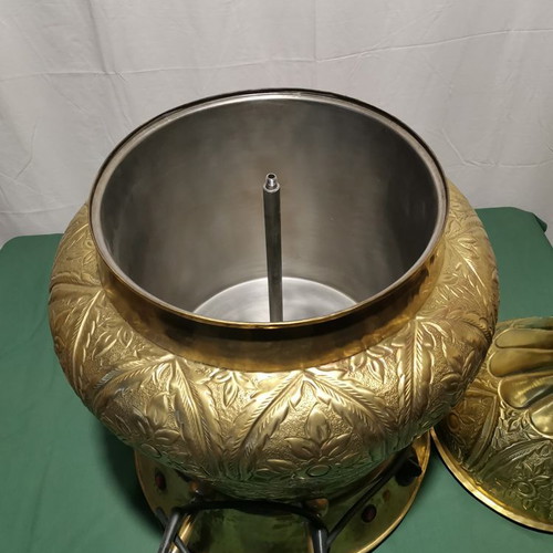 Bronze electric vessel used for heating water, tea, coffee