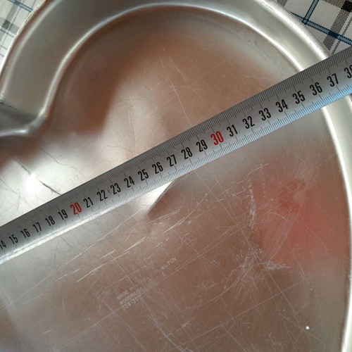 Heart-shaped baking pan like new