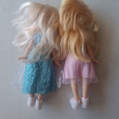 Dolls and bath-port bebe like new, set of 5 dolls and 1 bath-port bebe