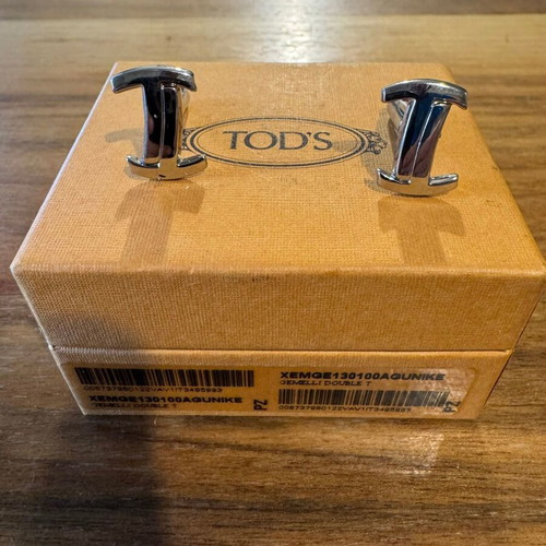 Tods cufflinks like new, silver color