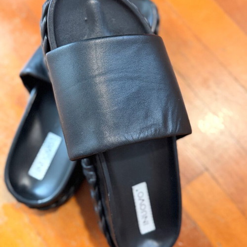 Inuovo leather black slides flatform sandals like new