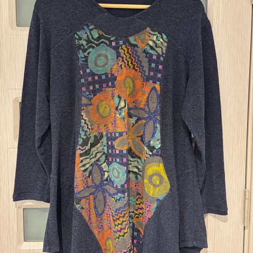 Blouse with colorful floral motifs like new, size L