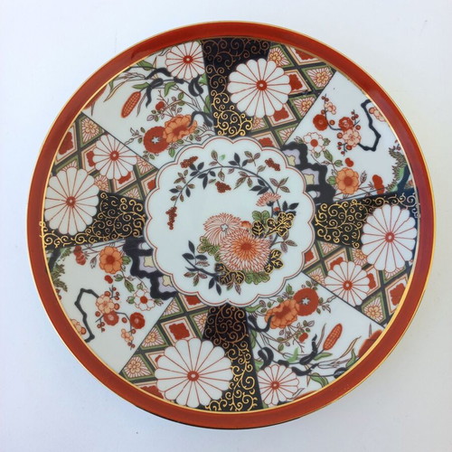 Porcelain Japanese plate like new with gold details