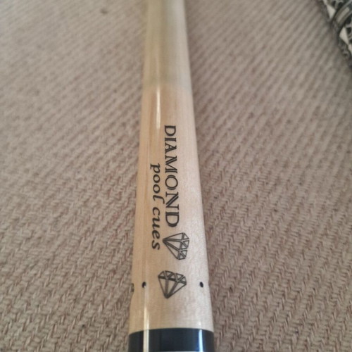 Diamond billiard cue like new, 13mm tip, 19oz weight, no case