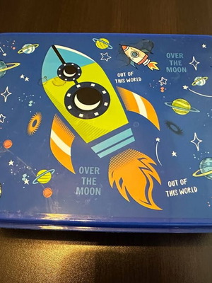 Children's lunch box 3 compartments blue with rocket design like new