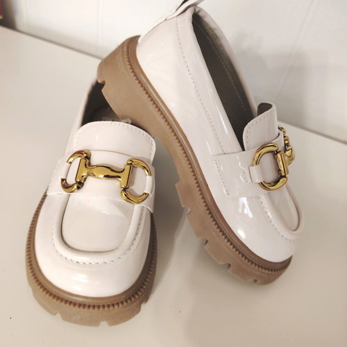 Patent leather loafers for girls, beige, size 27