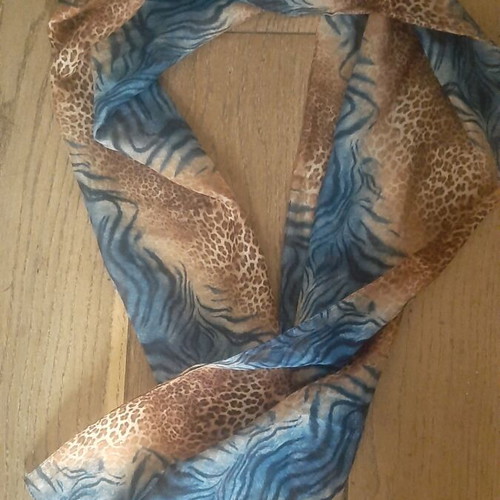 Scarf tiger print like new