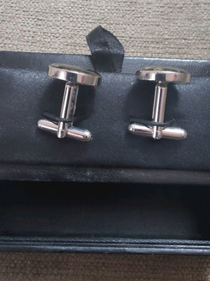 Bugatchi cufflinks like new with unique design