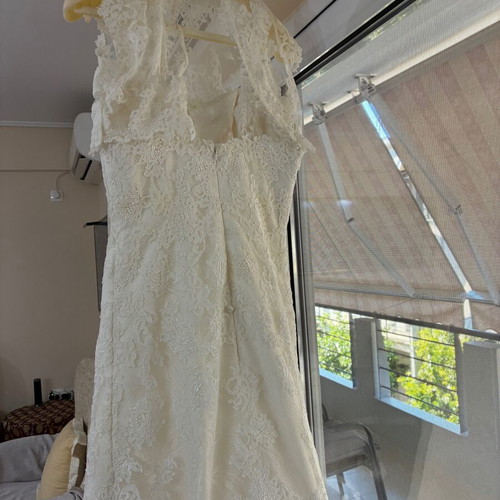 Pronovia wedding dress like new with detachable bouquet