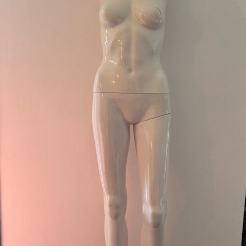 Mannequin used, display doll in excellent condition