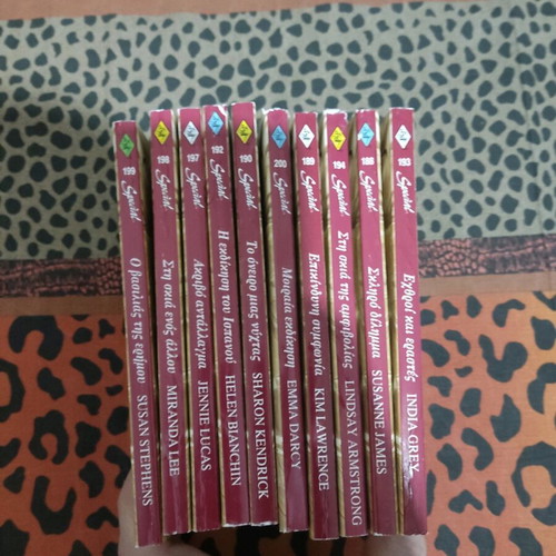 Golden Arlekin books used, pack of 10