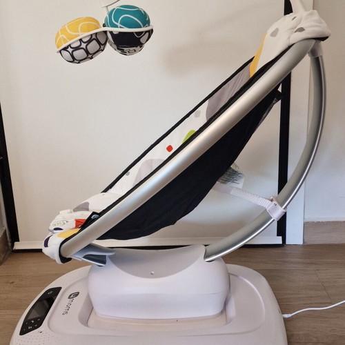 Mamaroo 4moms relax electric baby swing like new with 5 motions and sounds
