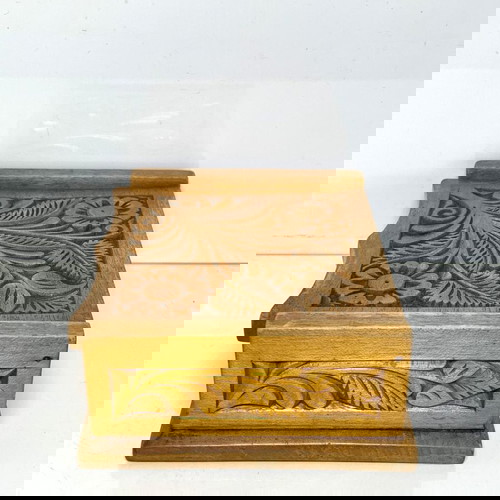 Стара дървена резбована орнаментална кутия за съхранение като нова