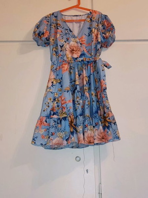 Women's summer mini dress used, blue floral with neckline