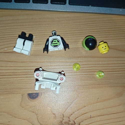 Lego vintage minifigure Blacktron 2 with Jet Pack and Trans-Neon Green Lights used