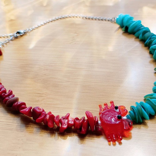 Choker necklace with crab like new, pebbles and acrylic