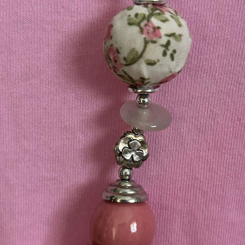 Set of 2 summer necklaces like new, white and pink