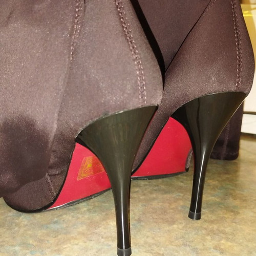 Boots like new with high heel and buckle design size 37