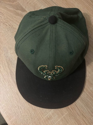 Καπέλο Milwaukee Bucks New Era σαν καινούργιο, πράσινο