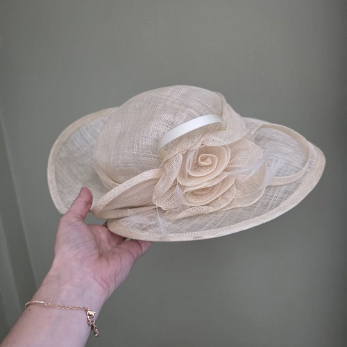 Gallery Lafayette hat 100% Sinamay new, beige, size 57