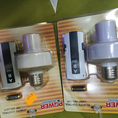 Light bulb sockets with remote control, pack of 2, new
