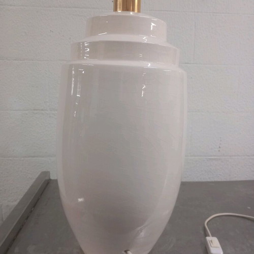 Porcelain table lamps like new, set of 2 with shade