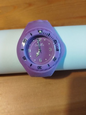 Women's wristwatch purple like new