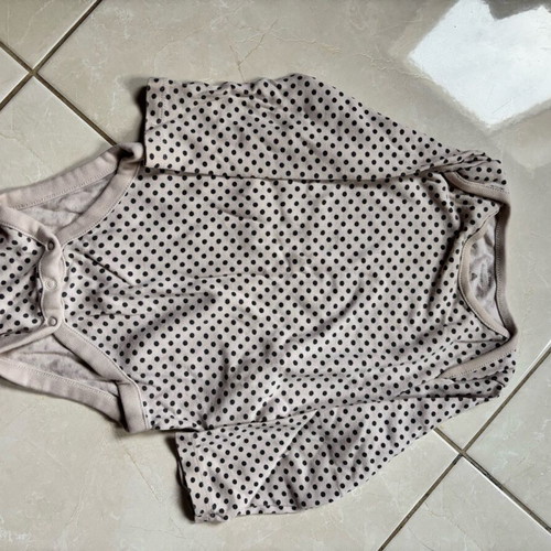 GAP bodysuit with buttons 18-24m used