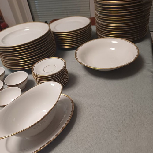 Tirschenreuth porcelain dinner and tea set, 90 pieces, gold trim