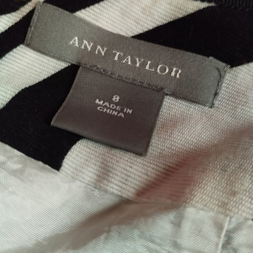 Ann Taylor arty skirt like new, black and white, size XL