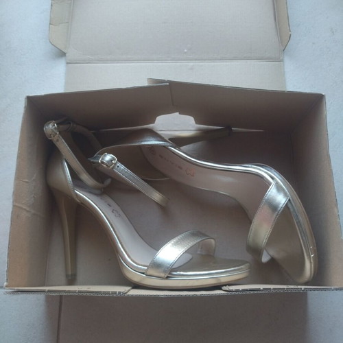 Envie Shoes women's gold sandals size 39, 10cm heel like new