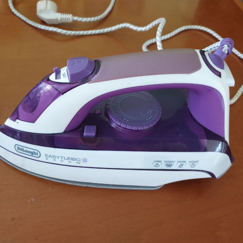 Delonghi EasyTurbo 8 steam iron used, 2300w, Antical, Auto On-Off