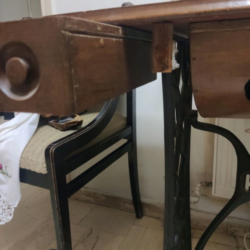 Singer sewing machine used vintage, authentic from 1910