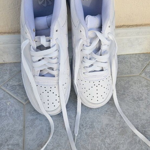 Nike boys' shoes size 40 like new, white