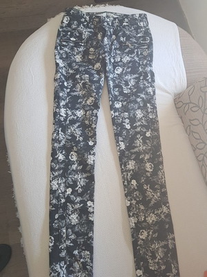 Stradivarius elastic pants size 38 like new, black and white
