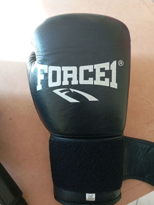 Boxing gloves like new, leather