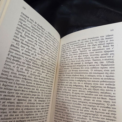 O Heraclitus kai i Philosophia book used, philosophy essay