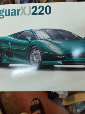 Jaguar XJ220 1/24 Italeri model kit new