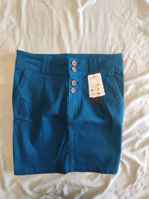 Mini skirt new with tags in green color, size S