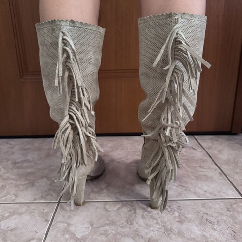 Suede women's boots with fringes size 38, like new, beige