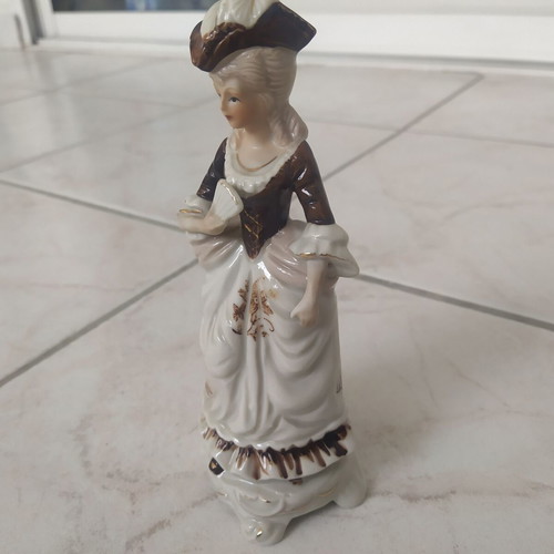Vintage figurine girl 19 cm like new