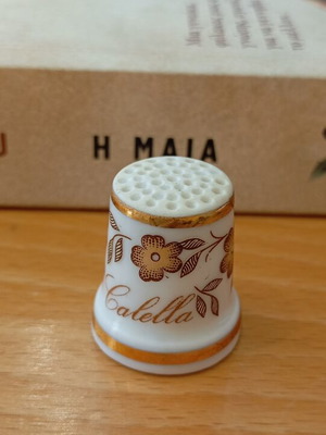 Πορσελάνινη δαχτυλήθρα Calella σαν καινούργια με χρυσά φλοράλ σχέδια