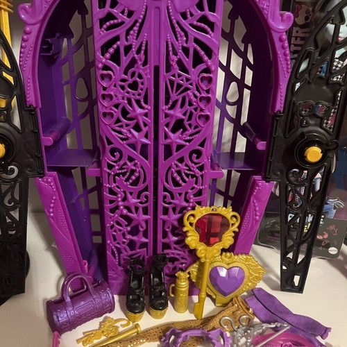 Mattel Skulltimate Secrets Monster Mysteries Clawdeen Wolf new