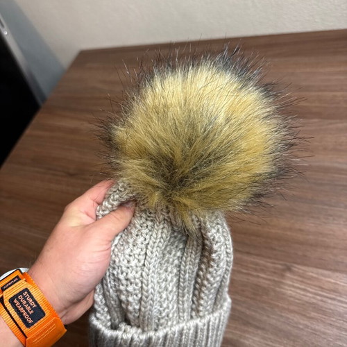 Women’s knitted hat with fur pompom new