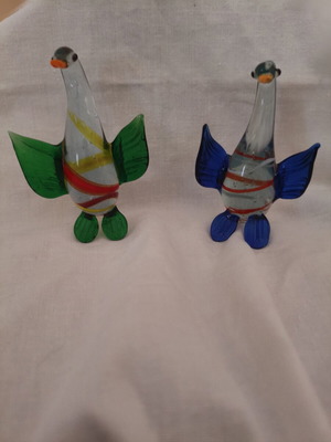 Vintage decorative glass figurines set of two, like new