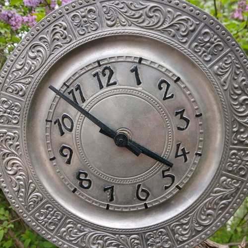 Antique wall clock like new analog with mechanism