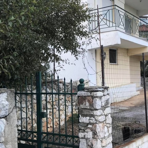 Κατοικία με ελαιώνα και θέα στον Όλυμπο
