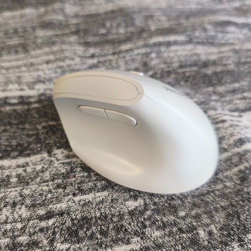 Ergonomic wireless mouse new with adapter for PC