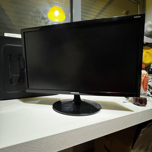 Samsung S24D330H 24” Full HD Monitor, like new
