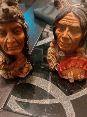Disneyland Paris decorative Indians like new, vintage boho
